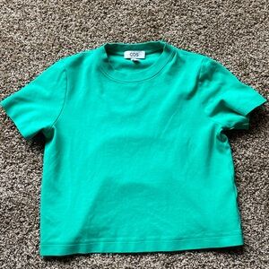 COS CLEAN CUT TSHIRT IN GREEN SIZE SMALL